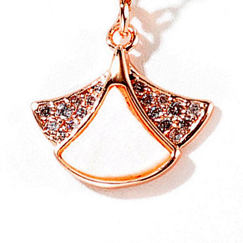 

Pendant Necklaces Stainless Steel Women Pendants Chain Skirt Shell Zircon For Girlfriend Wife Jewelry Creativity Gift Wholesale