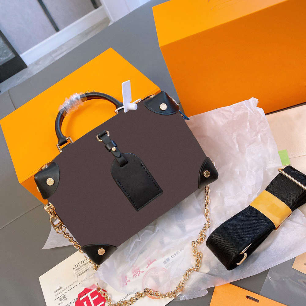 

7A+ The new 2020 square soft box package one shoulder inclined across a small party portable cosmetic bag texture joker lady bags, Black
