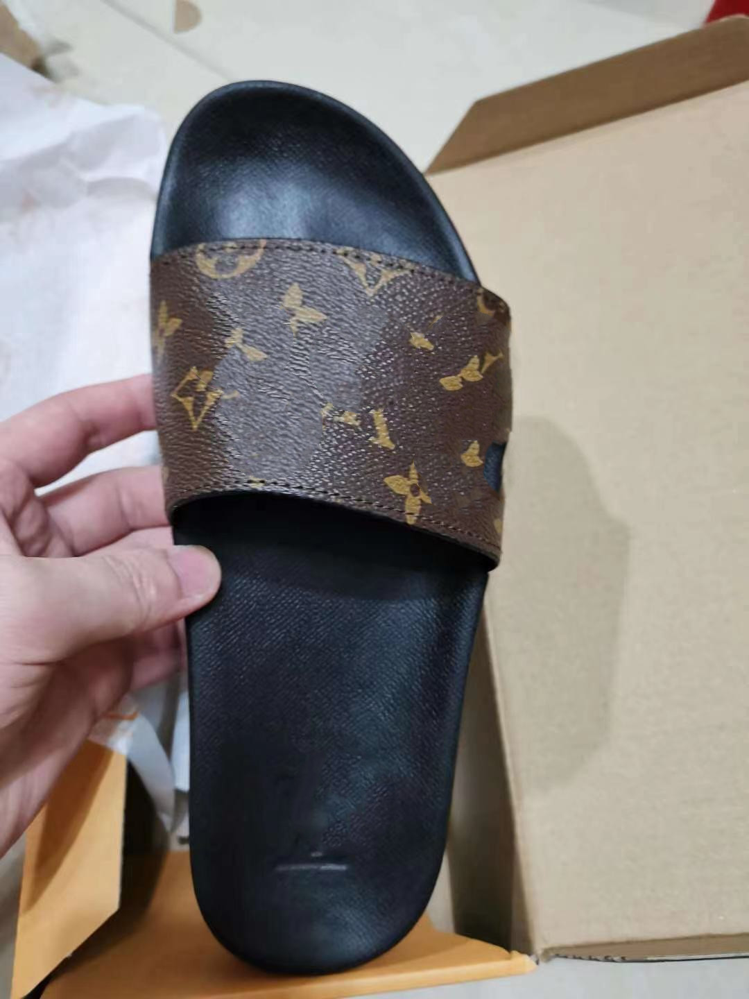

Customize the classic European and American fashion lady dazzle colour slippers sandals ninja tipping tide on the beach, Black