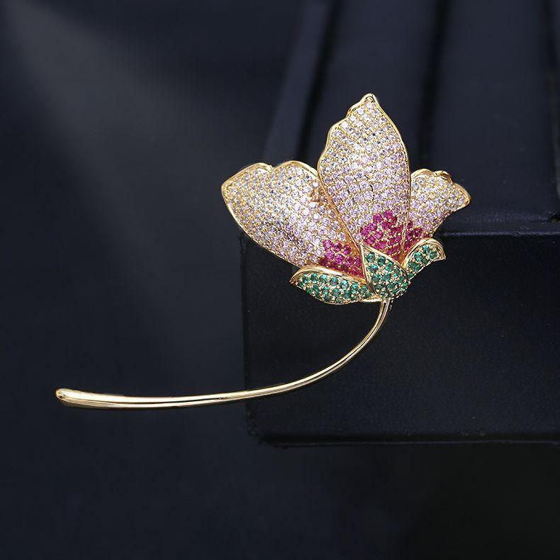 

Pins, Brooches SWOUR Luxury Elegent Flower Brooch Cubic Zirconia Multicolor Crystal Stone Elegant Apparel Suit Pins Jewelry Femme S728