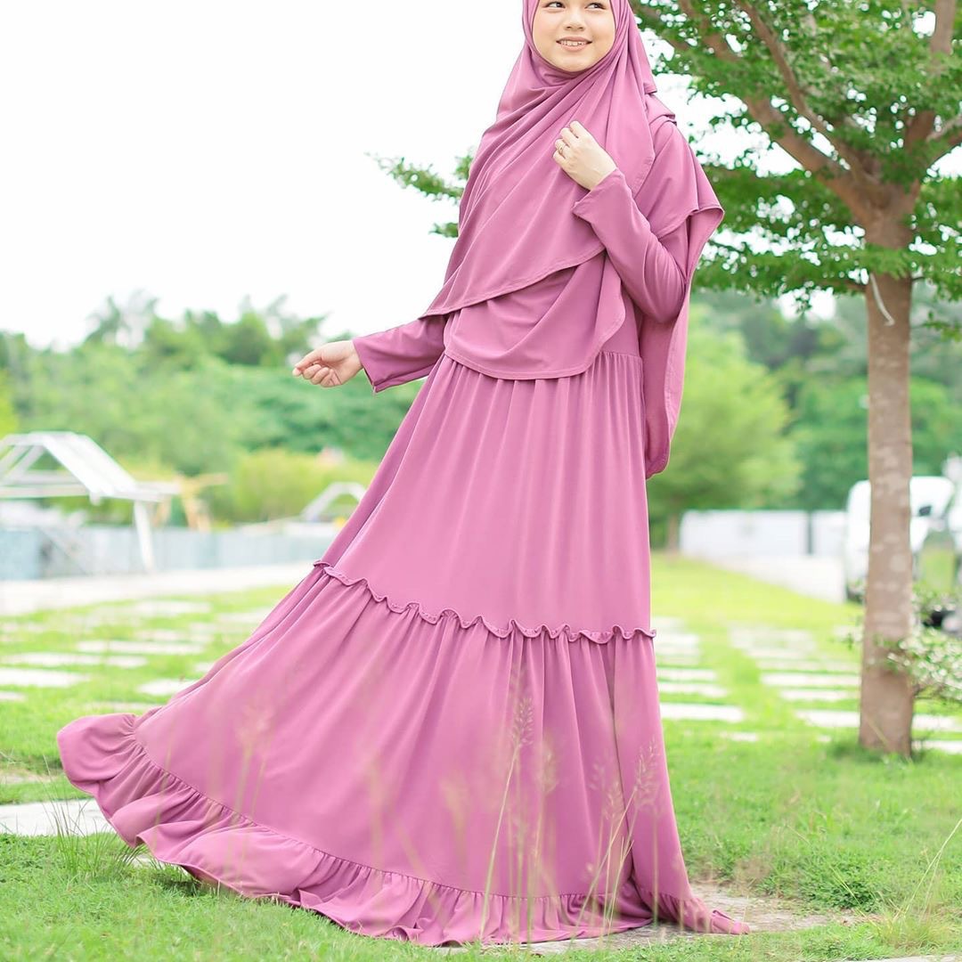 Хиджабе малайзия. Арабские платья. Хиджаб Малайзия. Платья из Дубайского шелка мусульманские.