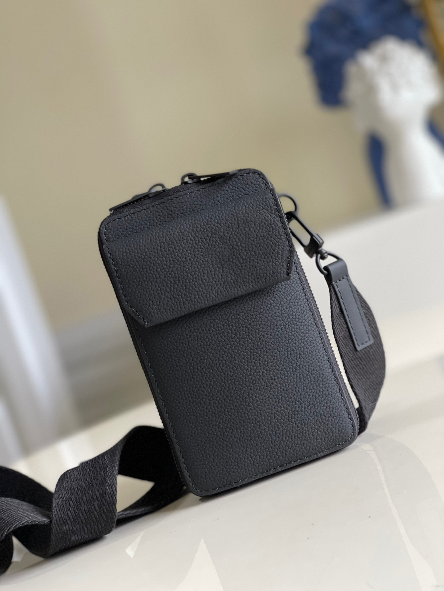 

TOP M57089 Aerogram phone pouch WOMEN and men bag soft calf leather Fashion shoulder Bags with removable strap hands-free carry dedigner handbags Cross Body handbag, Paper bag