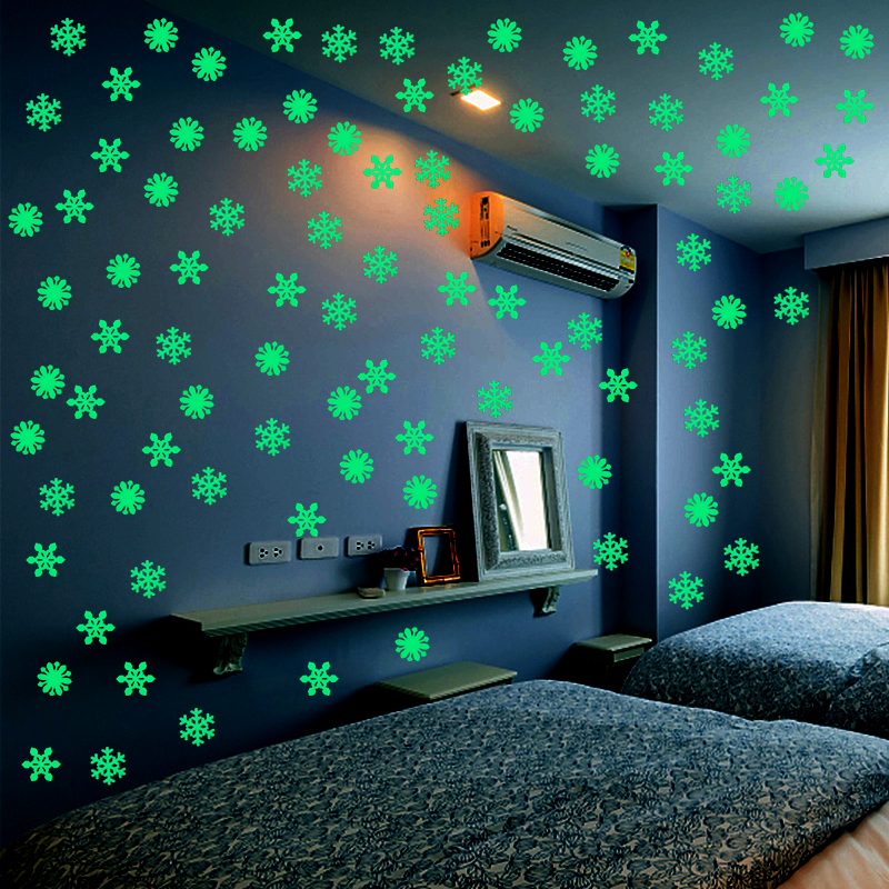 

Party Christmas Luminous Snowflake Wall Sticker Glow In The Dark Fluorescent Star For Home New Year Xmas Party Decal Stickers