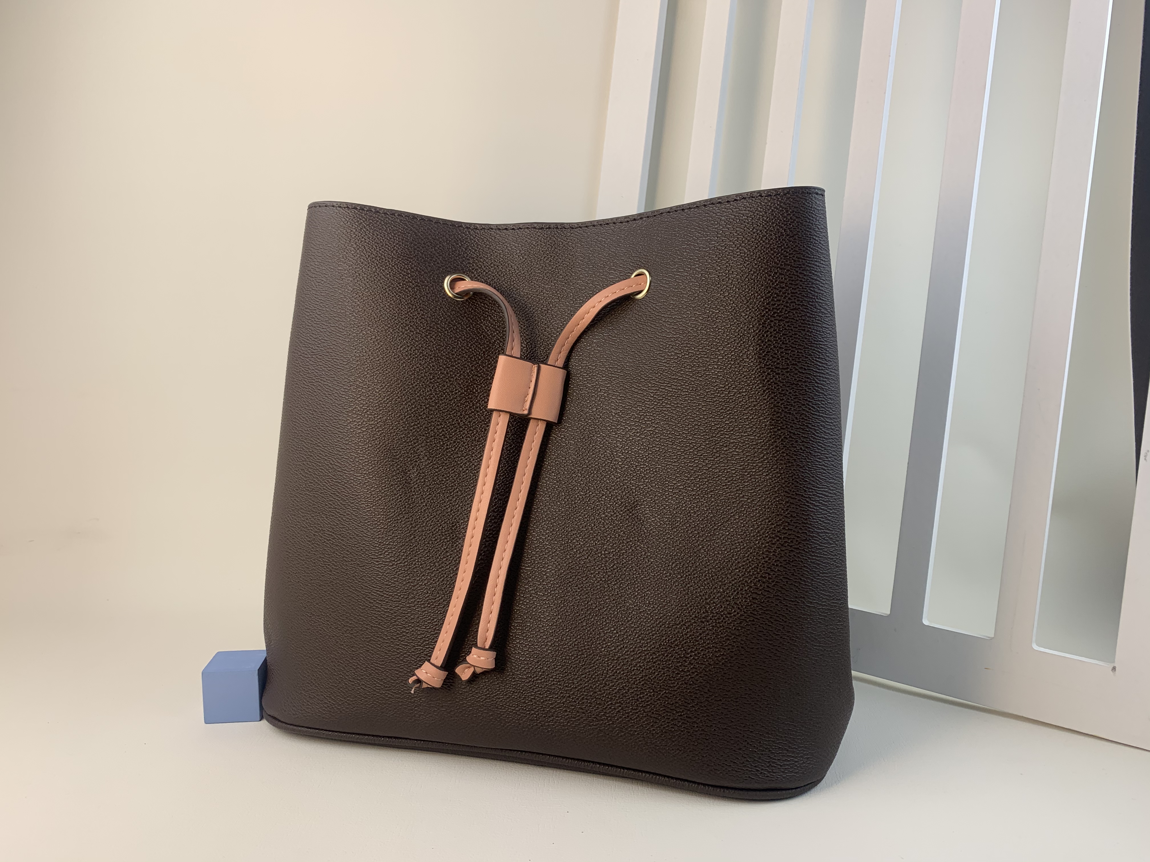 

2021 Hot luxury Famous Designer handbags Women Top Quality Bag Fashion Bucket Shoulder Cross Body Clutch Plain Leather String totes Casual Perfect Drawstring Purse, Pink