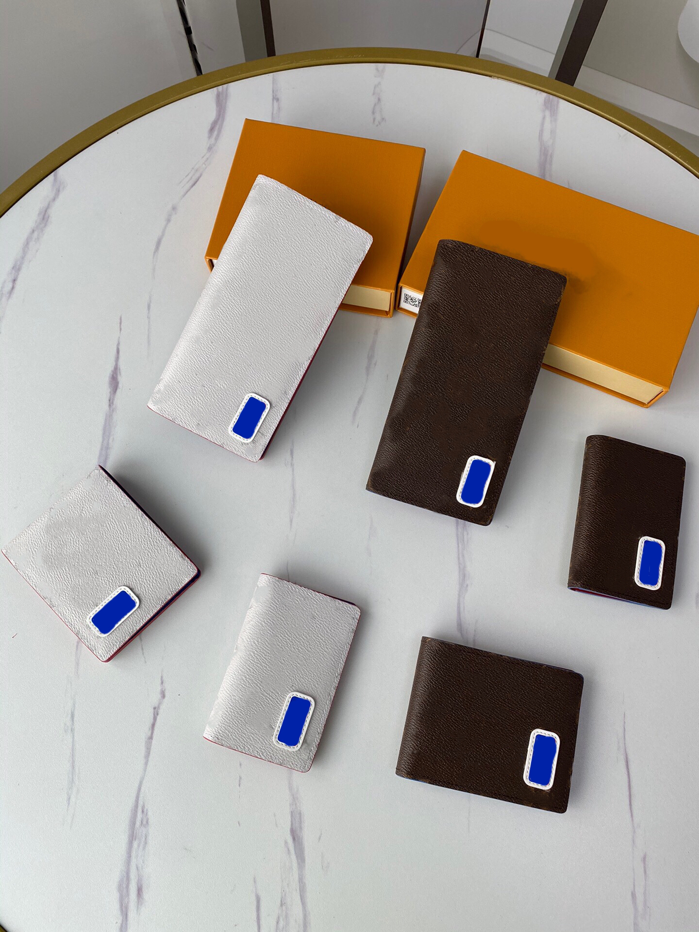 

2021 Paris Newest men and women Leather Short wallet Slim Male Purses Money Clip Credit Card Dollar wallets serial number box dust bag