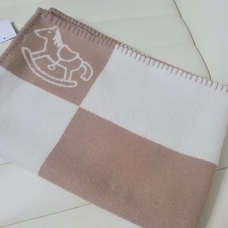 

Luxury designer fashion Signage style blanket children's baby cashmere blankets classic pony pattern double-sided jacquard high quality soft and comfortable 2021