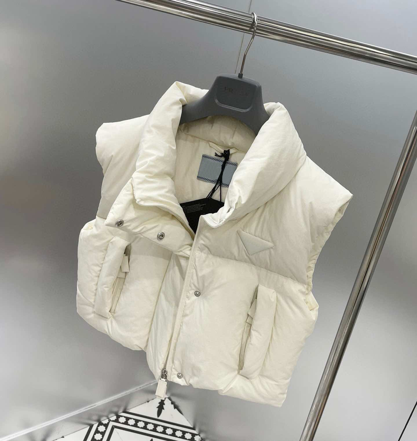 

High quality jacket lady down vests designer women's sleeveless coats fashion with inverted triangle letters warm vest coat autumn and winter, Make up for price