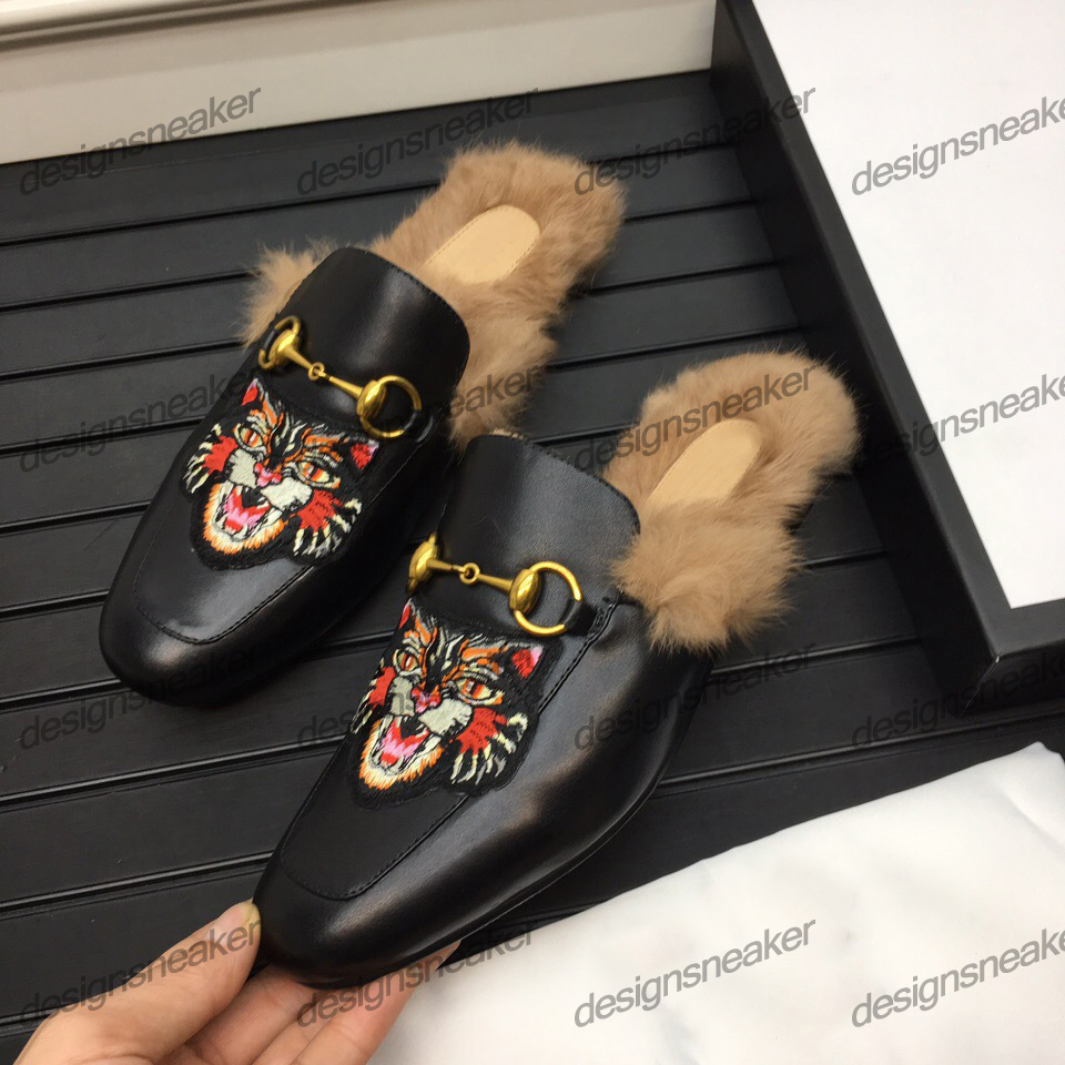 

Women Mens Fur Slippers Sliders Mules Scuffs Mens Leather Loafers Platform Casual Shoes Sneaker Bee Snake Printed with Metal Chain, Black