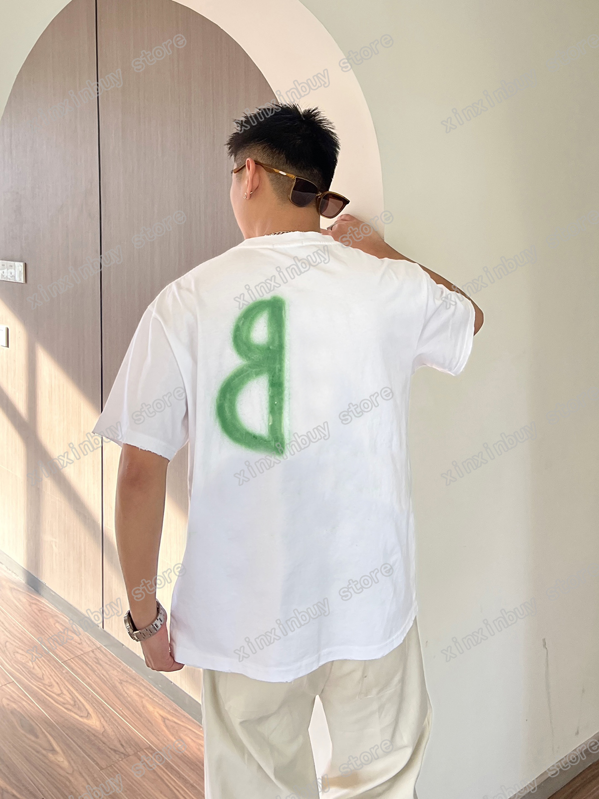 

21ss Designers Tee top Mens Womens T Shirts Inkjet graffiti luminous print Man Paris Fashion T-shirt short Sleeve luxurys Tshirts black white S-2XL