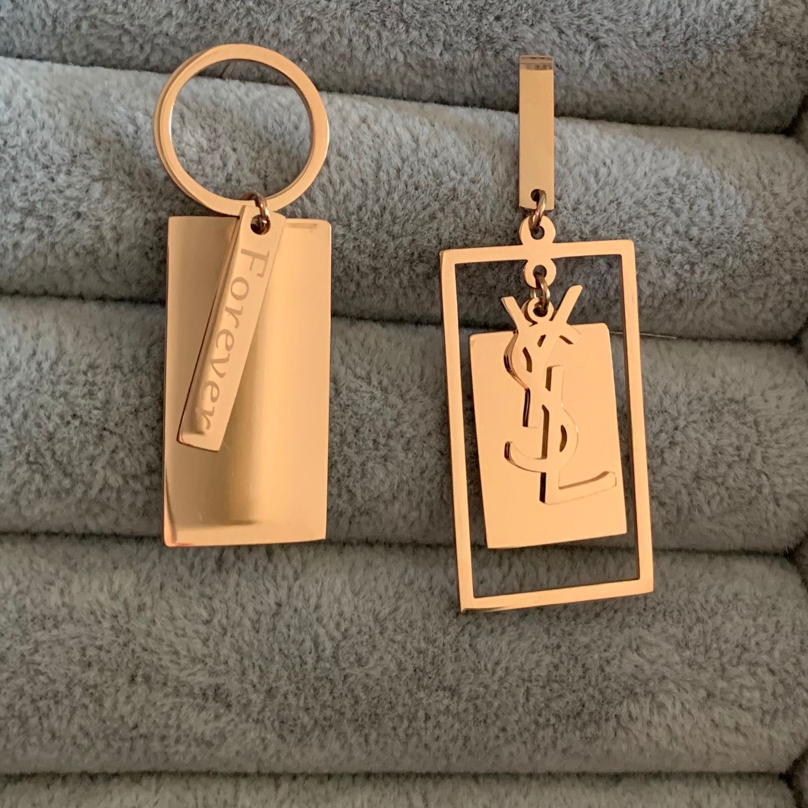 

2021 Never Fading Luxurious Letter Women Trendy Studs CZ Stone Rose Gold Colors Stainless Steel Earrings Four-leaf Flowers Printed Fashion J, Golden;silver