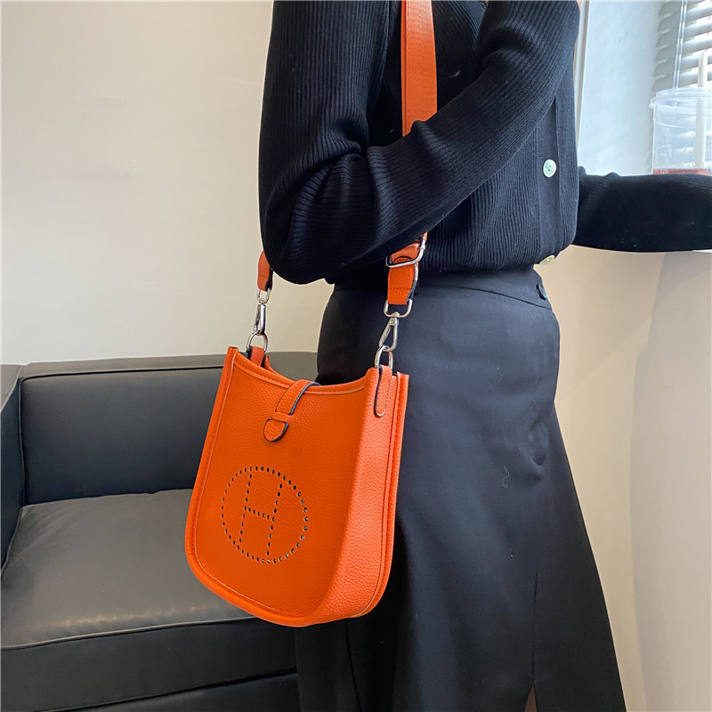 

2021 New Handbags Luxury Designer Bucket Bags Women Leather Shoulder Lady France Famous Brand Cross Body Purses, Khaki