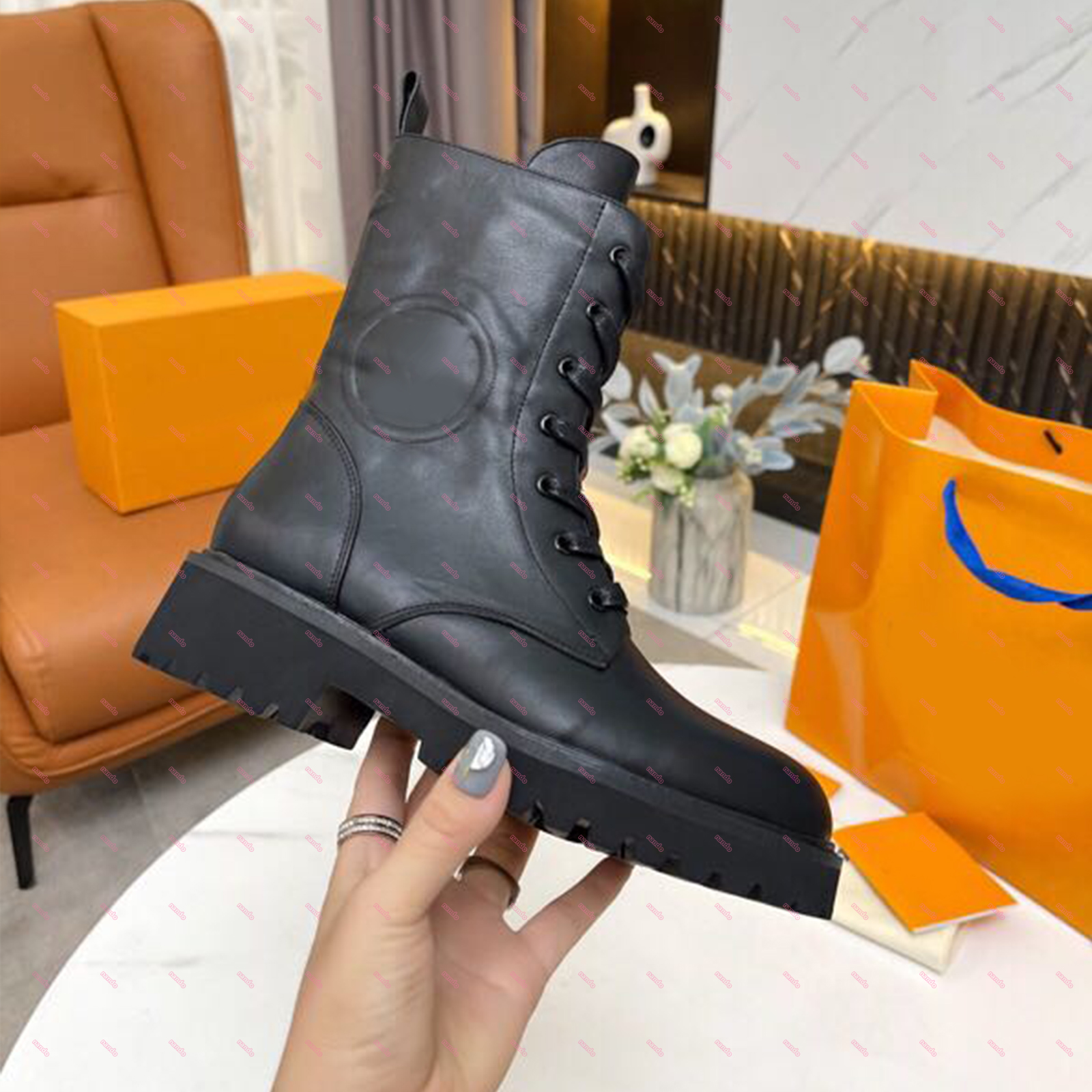 

The women's Ankle Martens tactical boots come with a beautiful original packaging A92