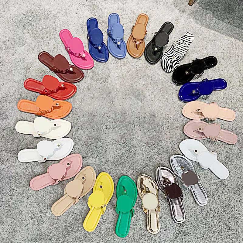 

Fashion quality Women Sandals Hollow out logo Flat Slippers Sandal Studded Girl Shoes Arrivel Jelly Platform Slides Lady casual Flip Flops, I need look other product