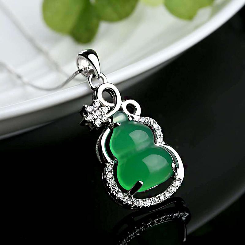 

Pendant Necklaces Temperament Personality Green Natural Stone Gourd Silver Plated Pendants Women Fashion Necklace Collarbone Chain Jewelry