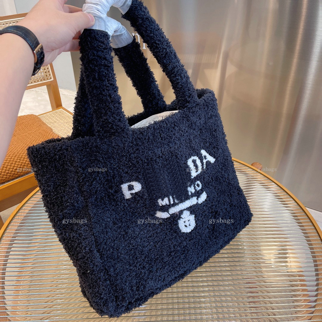 

Winter Women Furry Handbags Shoulder Bags Designer Warm Fur Shopping Bag Medium Triangle Soft Totes Handbag Purses Fashion, 27*15*33cm