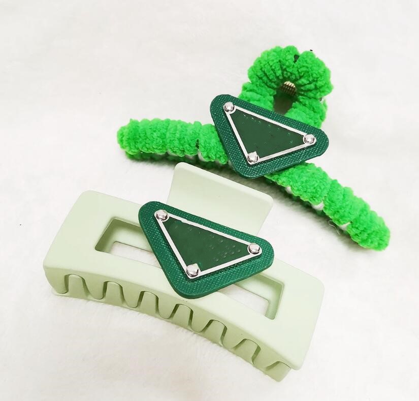 

2022Korean version of the triangular letter headband Western style green plush hairpin grab clip simple headwear female high quality fast delivery