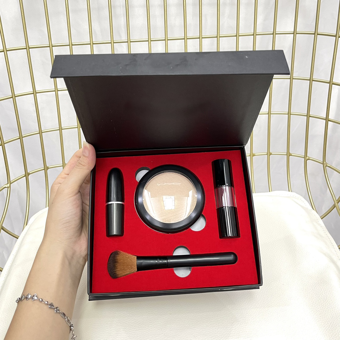 

High Quality Makeup sets 3pcs Double Gleam Lipglaze Rouge Lipstick Highlighter Pressed Powder With Brush Cosmetics Concealer Kit