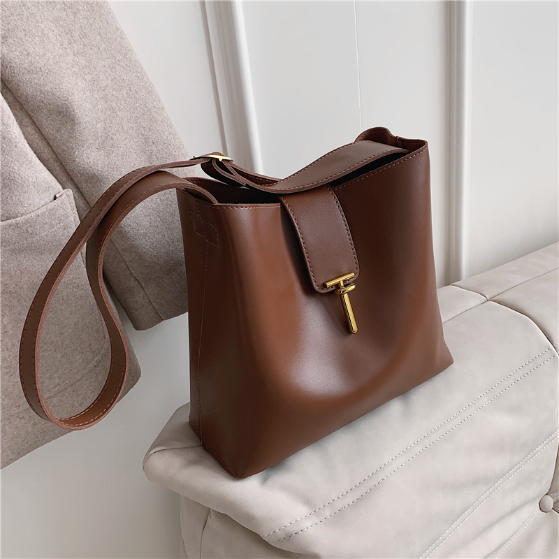 

Vintage Soft Bucket Shoulder Bags For Women Wide Strap Lock Design Large Capacity PU Leather Ladies Composite Bags 2021, Black