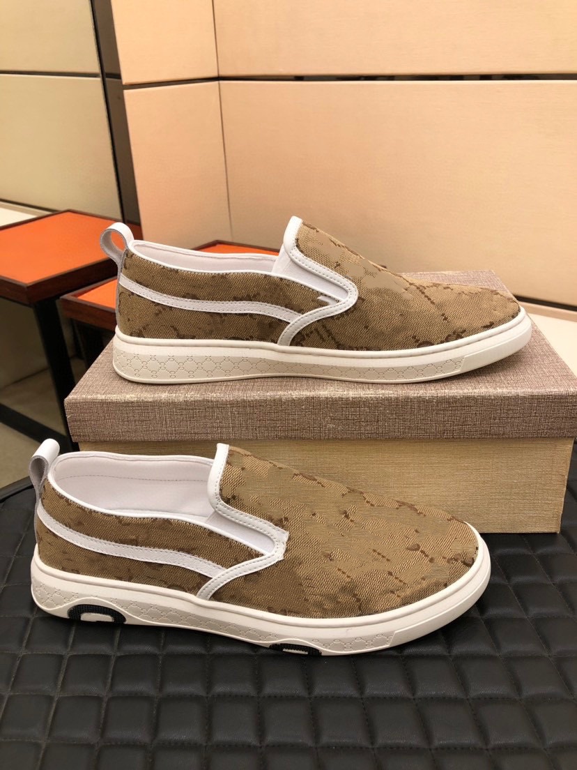 

2021 casual men designer shoes khaki letter printed slip on Luxury Mens shoe streetwear, Same as pic