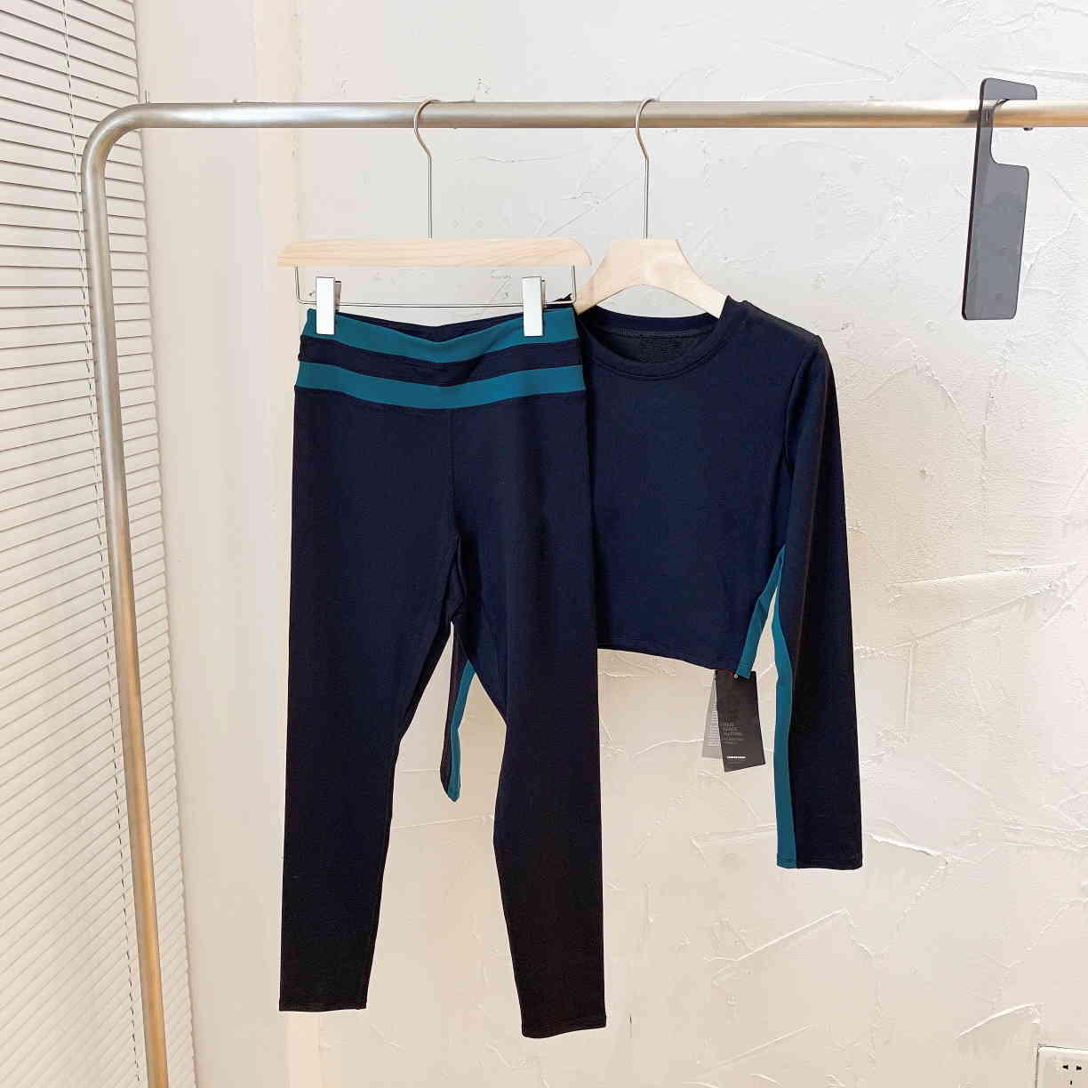 

Women's Tracksuits Women S Woman Jogging set Sportwear Long Sleeve Crop Top with Slim Pants High Quality Casual Clothes-1 DJY9, 1# shoe box