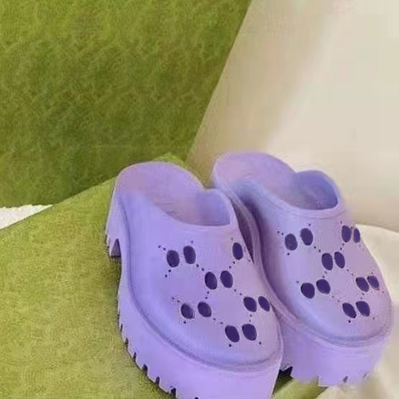 

Designer slippers women sandals fashion beach shoes Thick bottom non-slip classical hole Baotou slipper with size 35-40, Black