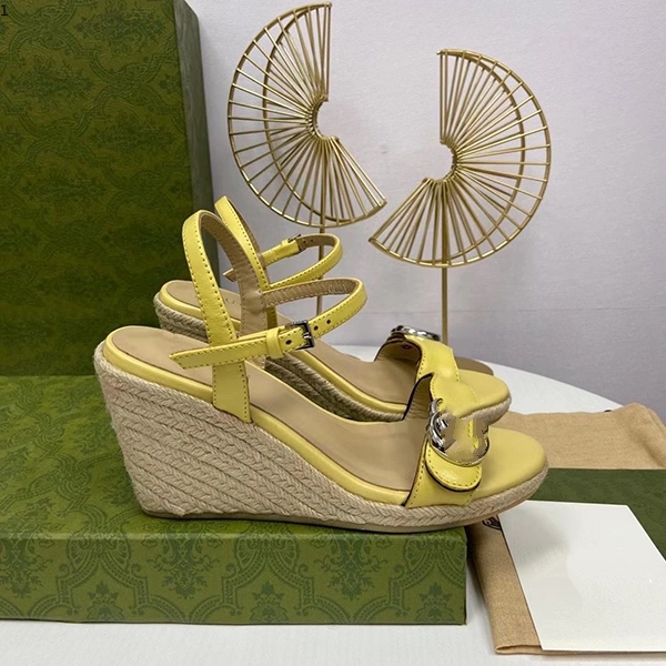 

2021 nouvelles chaussures femmes plates-formes COINS talons hauts antidérapants marche Casual Gladiator sandales mkj002