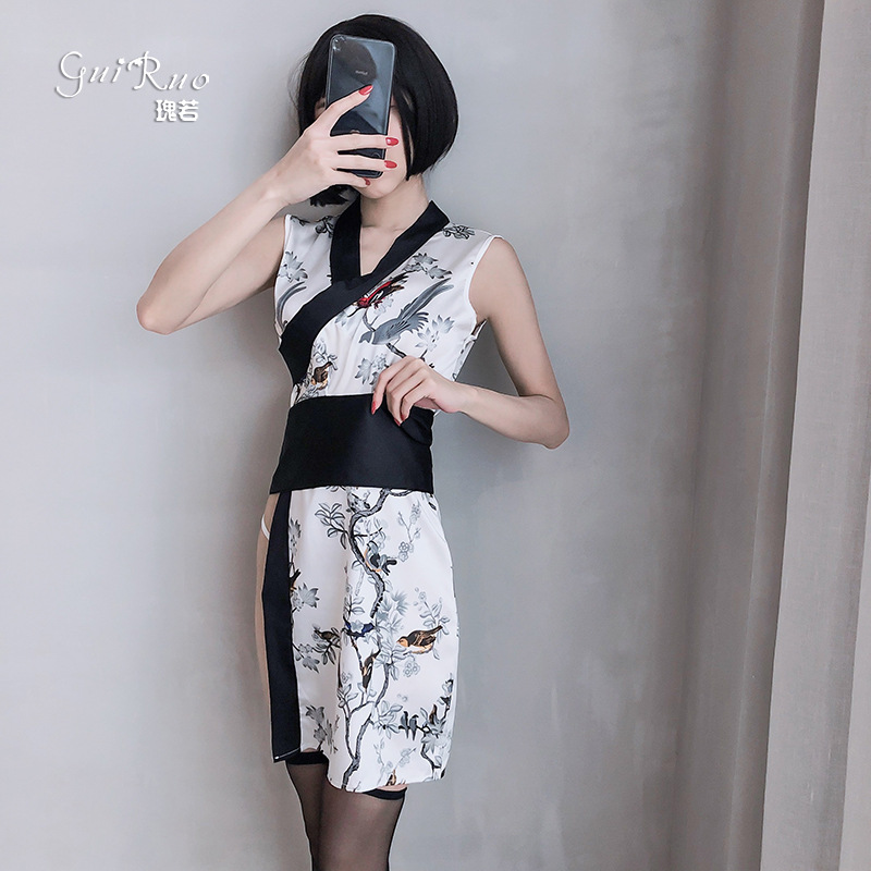 

Retro Cheongsam Dress Love Kimono Hollow Sexy Lingerie Wedding Bride Bridesmaid Satin Nightgown for Women Sleepwear Flower, Red