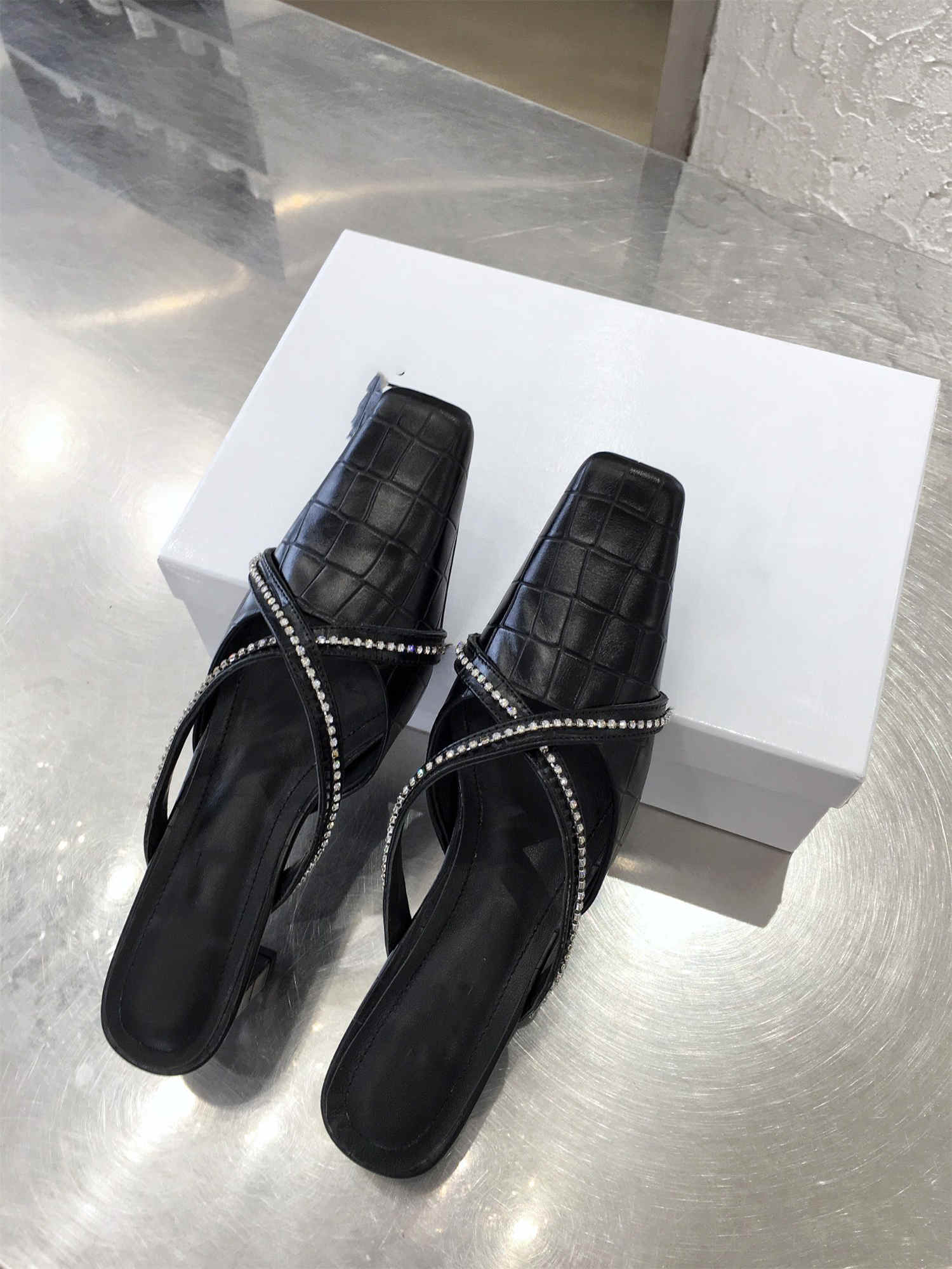 

2021 spring and summer high-heeled slippers Baotou wear cross strap rhinestone leather square head fish mouth thick heel women sandals, Black