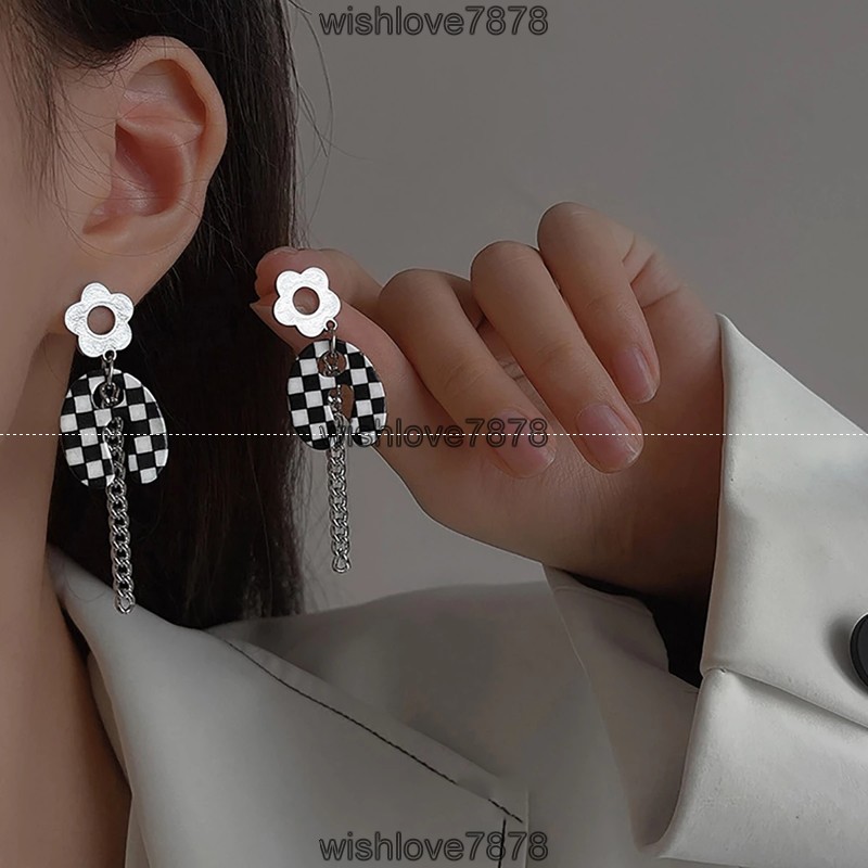

Vintage Black White Plaid Checkerboard Acrylic Drop Earrings Female New Trendy Simple Flowers Geometric Tassel Earrings