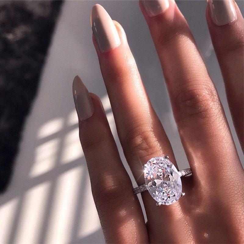 Anneaux de mariage fiançailles simples pour les femmes avec Solitaire Ovale CZ Cubic Zirconia Prong Setting Jewelry
