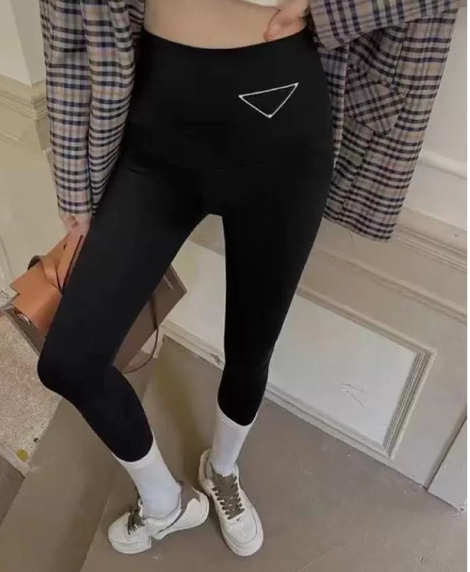 

Yoga Outfits Shark Skin Leggings For Women Summer Spring Thin Kaka with Abdomen and Hips Closed High Waist Yogas Pant Barbie Nine Point Pants Leggins, Black