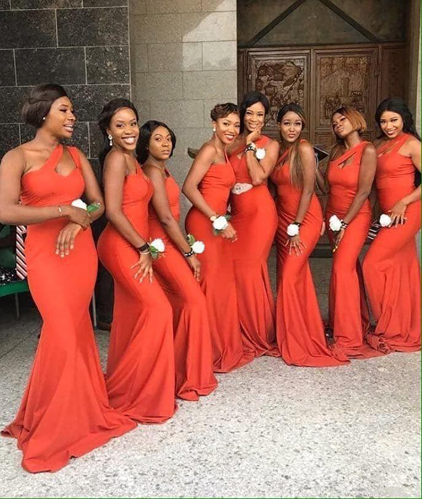 

2021 Orange One Shoulder Mermaid Bridesmaid Dresses Hollow Neck Sweep Train Garden Country Simple Wedding Guest Party Gowns Maid of Honor Dress