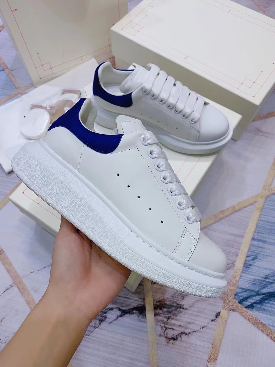 

2021 Hot Designer Casual Shoes Luxury Women Men Leather Lace Up Platform Oversized Sole Sneakers White Black Shoelace Unisex rubber size35-45, Clear