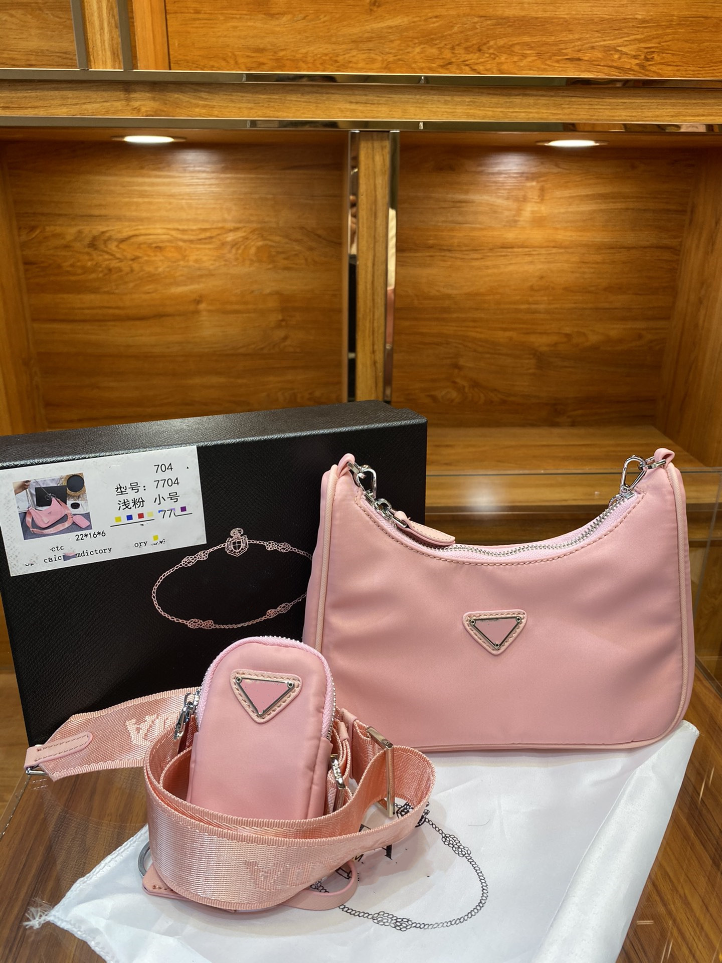 

free shiping real chain bag handbag purse high quality femaleMen's and women's short letter wallets, leather black , handbagColors