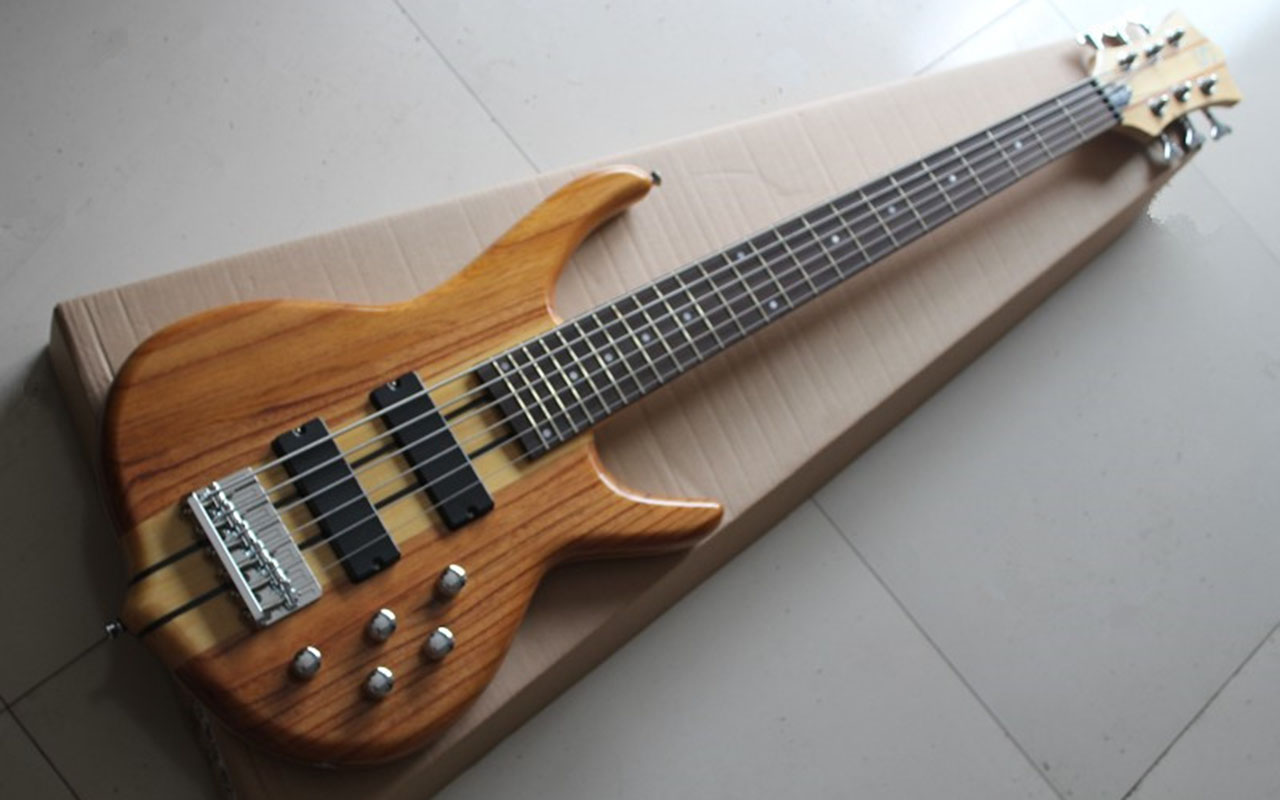 

Six - string split electric bass neck with wooden body sandwich