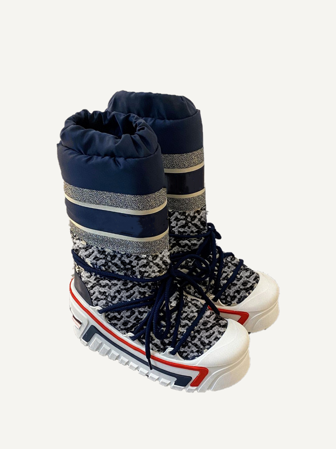 

2021 fall/winter Cute style snow boots Shiny Oblique Nylon printed upper with cross lacing Both jeans and long skirts make legs look longer Size 35-41, Box