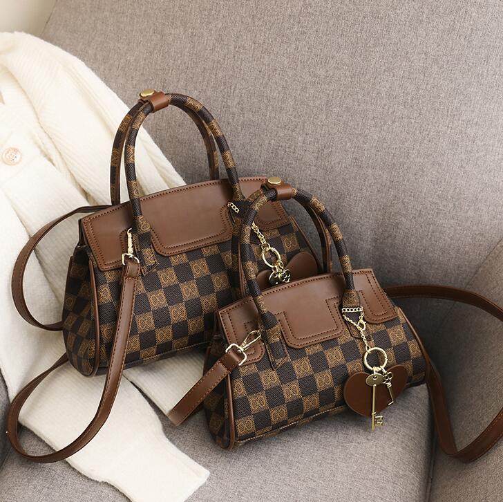 

Wholesale factory womens leathers bags street fashion brown messenger handbags simple atmosphere plaid handbag fashion color matching leather shoulder bag, Coffee2-small(boutique box)