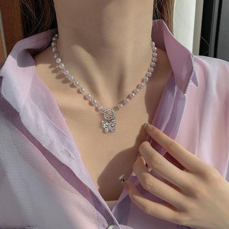 

Pendant Necklaces Antique Pearl Chain Necklace Crystal Butterfly Charms Silvery Jewelry Collier For Women Party Gift