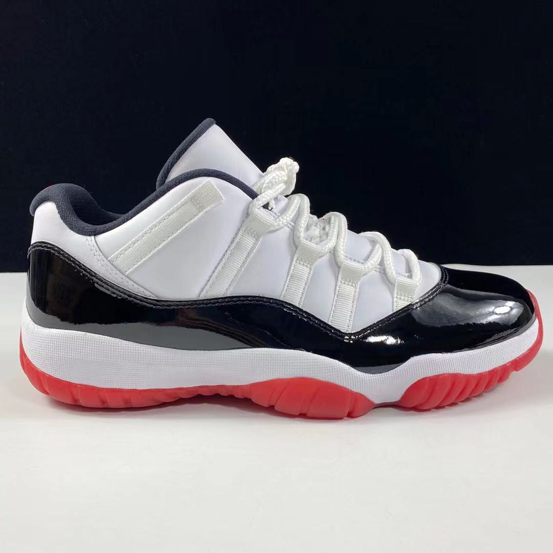 

jumpman 11 low concoro basketball shoes white university red black real carbon fiber 11s trainer sports stylist fashion sneakers come with b