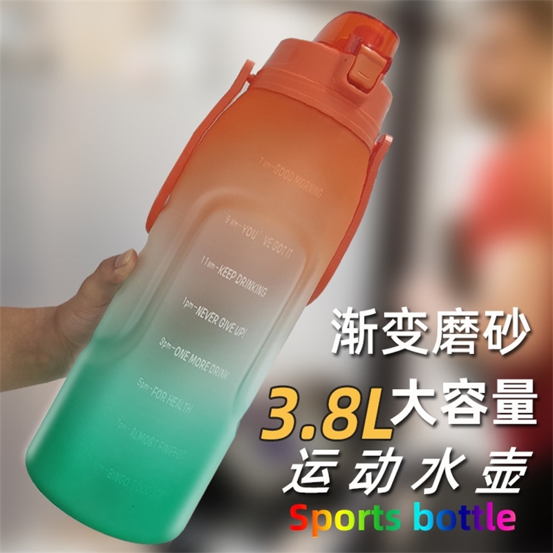 

Gradient portable large capacity direct drinking sports kettle straw outdoor water cup bouncing cover with shoulder strap 3800ml