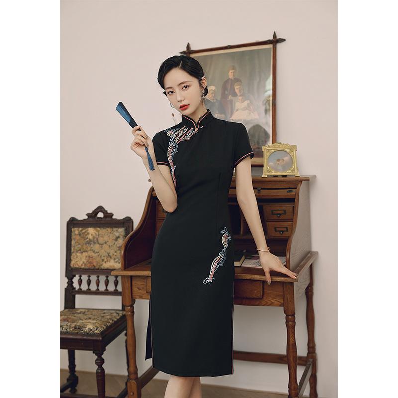 

Chinese Style Women Black Embroidery Cotton Linen Qipao Improved Short Sleeve Sexy High Split Cheongsam Ethnic Clothing
