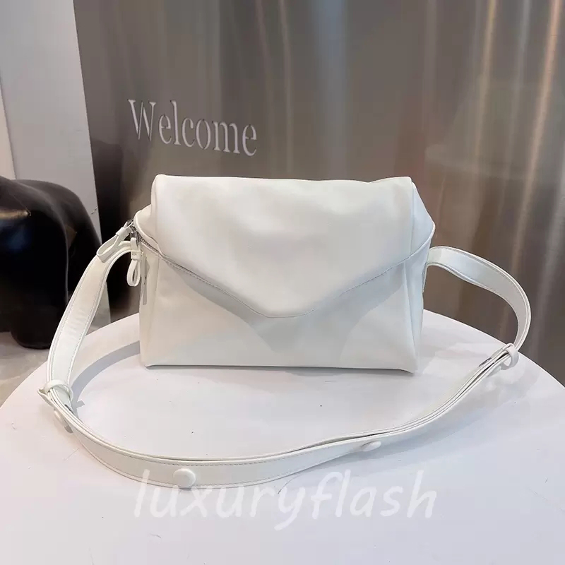 Womens Zipper Crossbody Bags Designer Autumn and Winter Latest Style Bag Flip Solid Color Simple Shoulder Purse