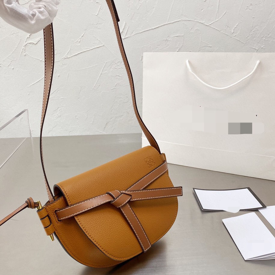 

New type 2021 saddle top leather messenger bag