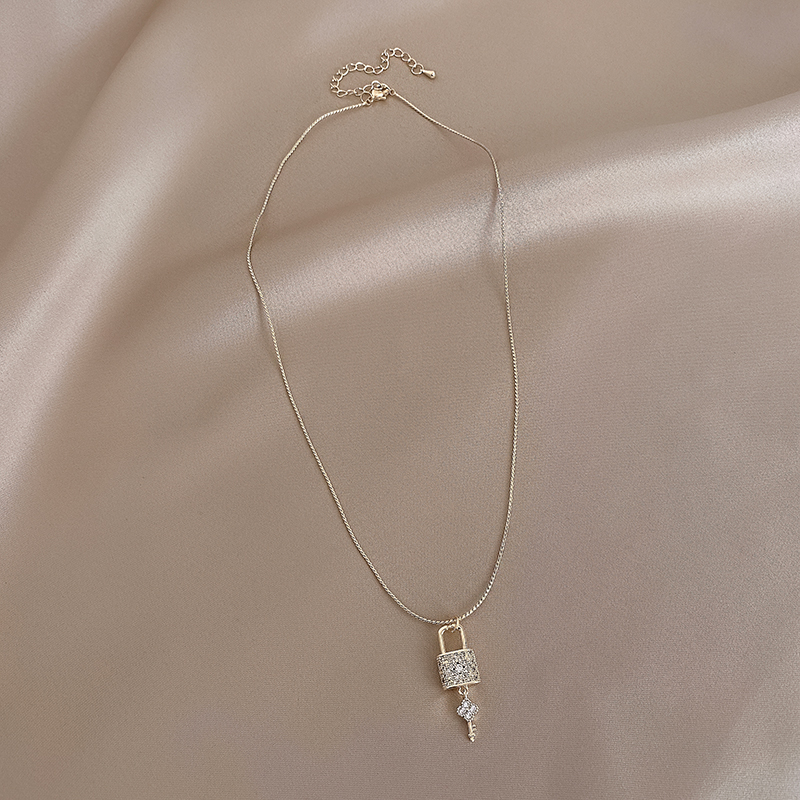 Xianlan421 Set Auger Key Lock Pendant Necklace Female Ins Cold Wind Clavicle Necklace Niche Design Feeling Personality Web Celebri-image-706264942