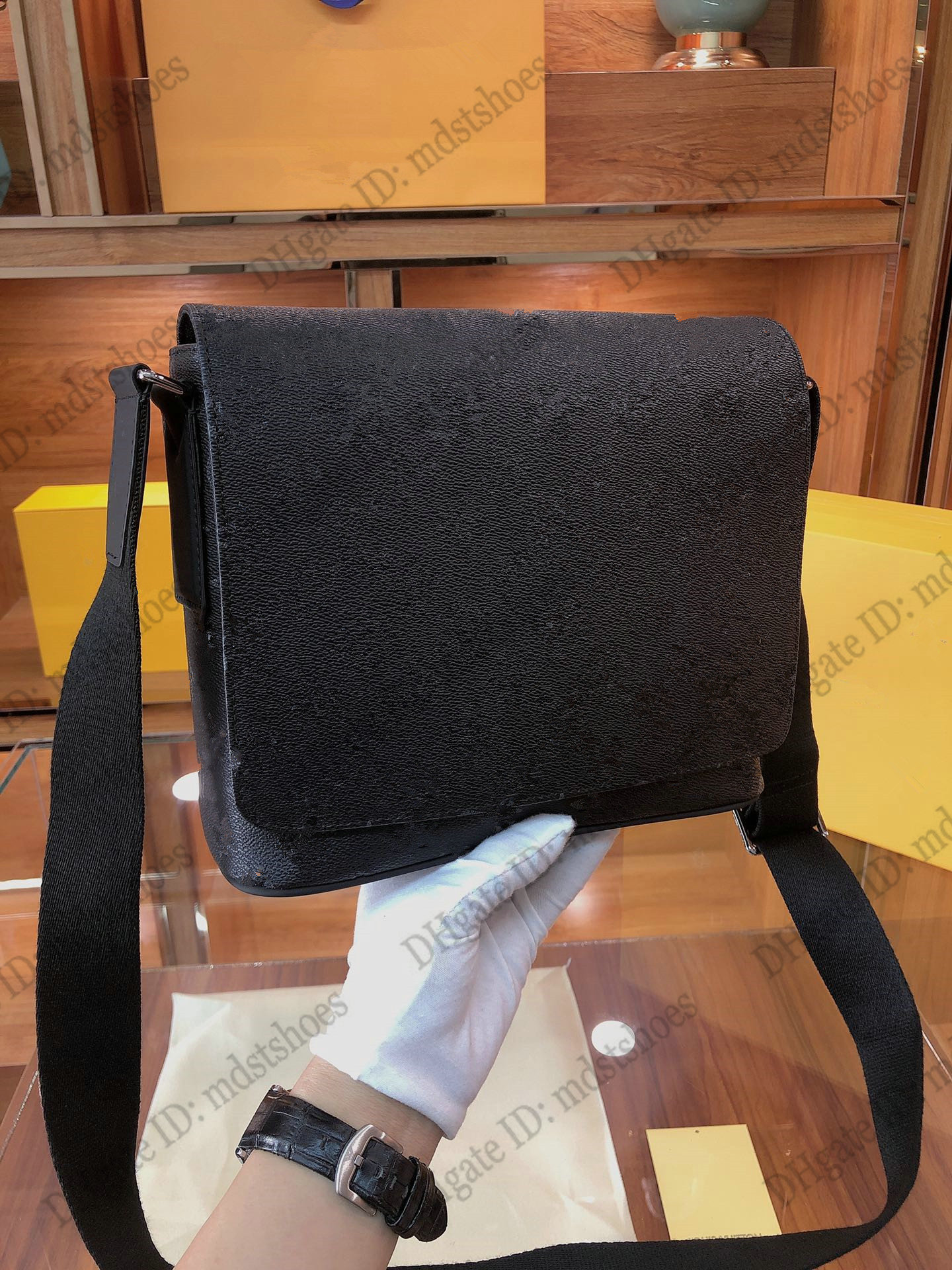 

District PM MM Bag Mens Luxurys Designer Message Shoulder Bags M44001 M440000 Leather Business Fashion Crossbody