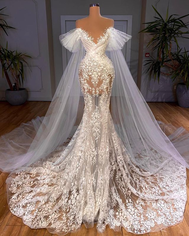 

2021 Plus Size Arabic Aso Ebi Luxurious Lace Mermaid Wedding Gowns Sheer Neck See Through Vintage Bridal Dresses ZJ787, Red