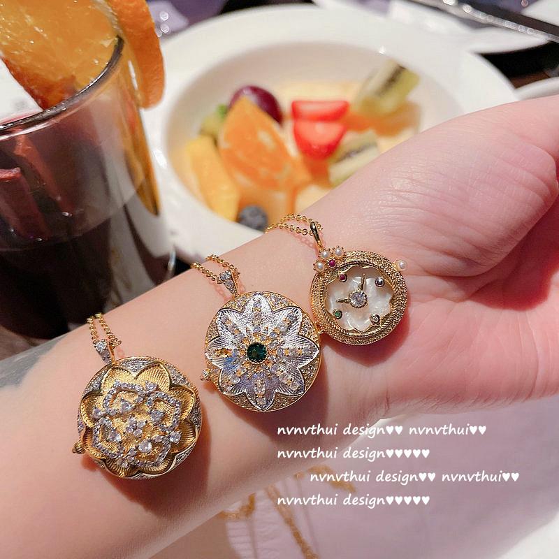 

Pendant Necklaces Zircon Rose Fritillaria Snowflake Necklace Fashion High-grade Noble Retro, Silver