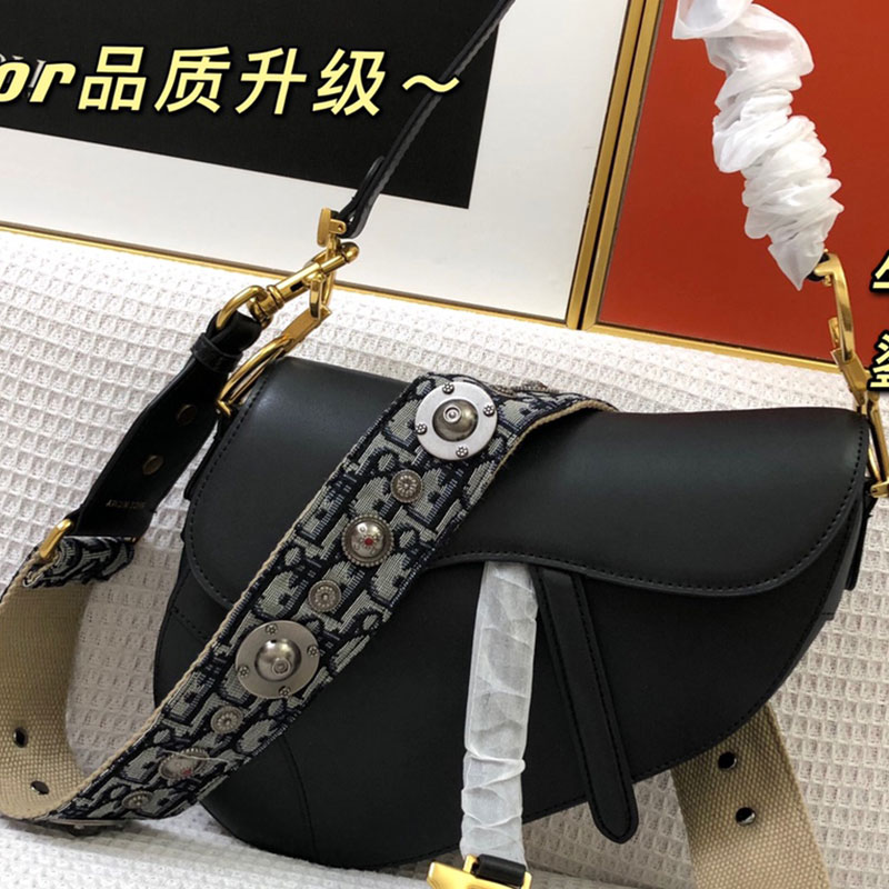 

luxurys designers Handbag Saddle bag Top quality Genuine Leather With shoulder strap Purse Metal pendant Shoulders bags women Crossbodybag Cowhide handbags