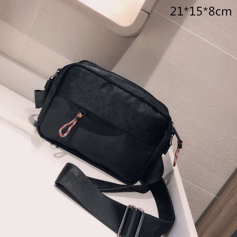

2021 Mens Luxury Black Camera Bags Designers Crossbody Nylon Shoulder Bag Adjustable Strap with Letters Small Size Fashion Flaps B21051001