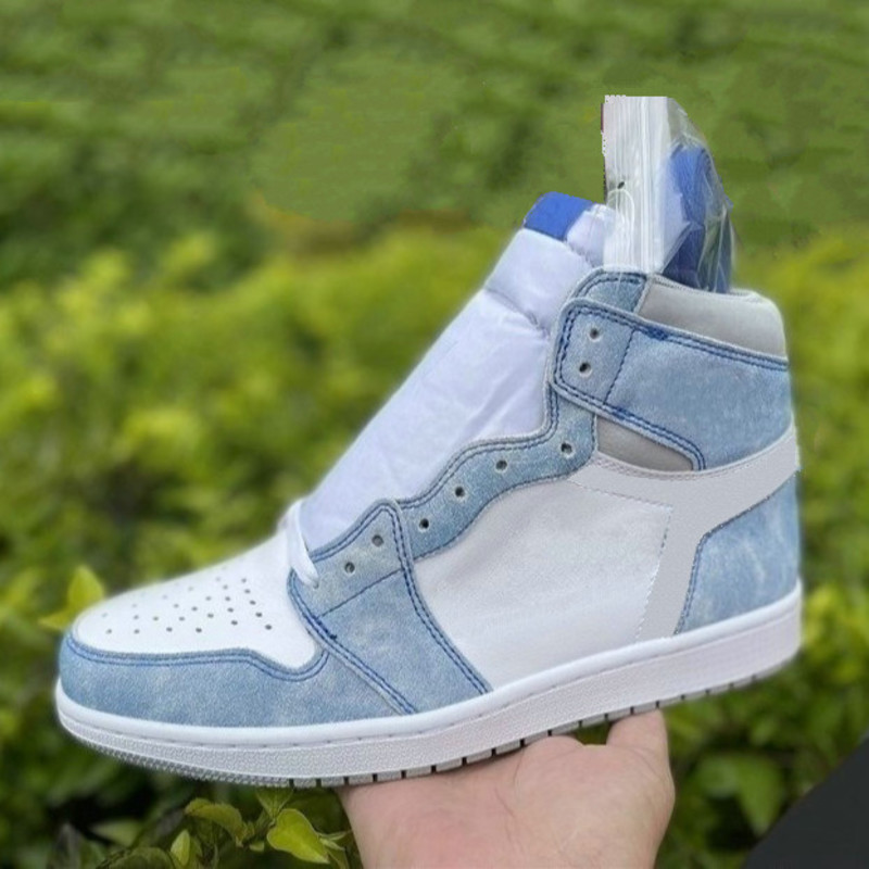 

Hyper Royal Mens White Blue Sports Sneakers 1 High OG Basketball shoes